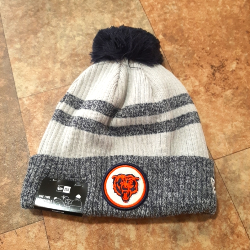 New. New Era Chicago Bears Patch Gray Pom Knit Beanie.